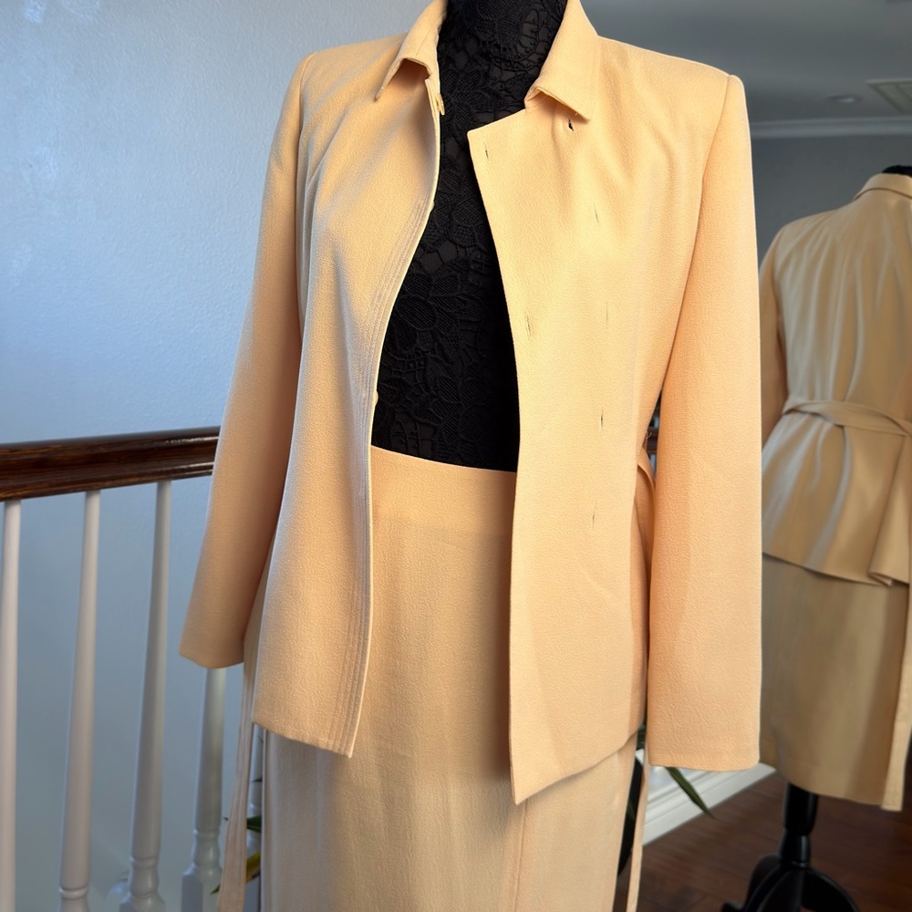 Bill Blass Cream Belted Blazer with Skirt - Picture 11 of 11